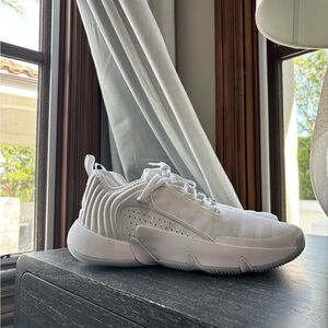 NEVER WORN! White Womens Adidas Volleyball Athletic Shoes